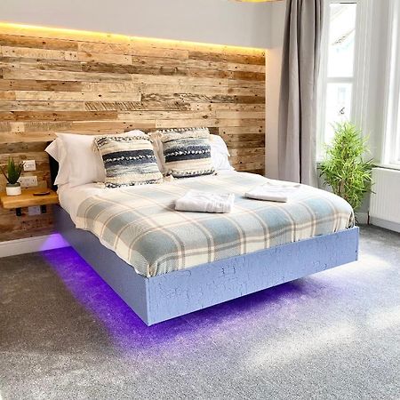 Cloud9 Guest House - By Coastline Retreats - Newly Renovated, Beautiful Ensuite Rooms Near Seafront In Town Centre, Netflix, Superfast Wifi, Communal Kitchen Bournemouth Bagian luar foto