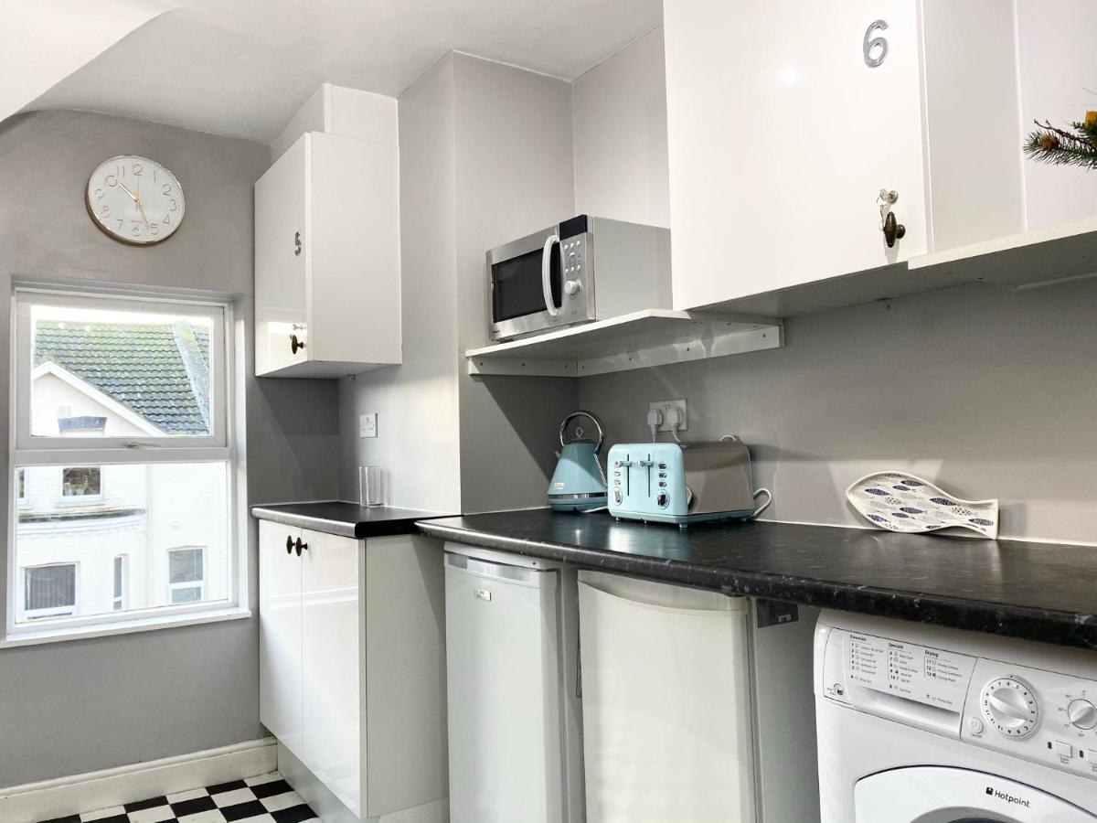 Cloud9 Guest House - By Coastline Retreats - Newly Renovated, Beautiful Ensuite Rooms Near Seafront In Town Centre, Netflix, Superfast Wifi, Communal Kitchen Bournemouth Bagian luar foto