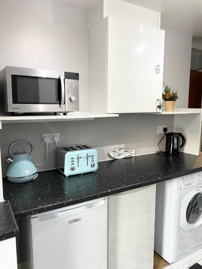 Cloud9 Guest House - By Coastline Retreats - Newly Renovated, Beautiful Ensuite Rooms Near Seafront In Town Centre, Netflix, Superfast Wifi, Communal Kitchen Bournemouth Bagian luar foto