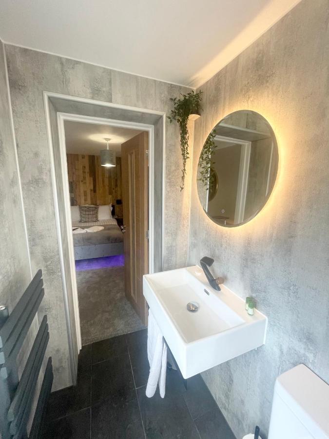 Cloud9 Guest House - By Coastline Retreats - Newly Renovated, Beautiful Ensuite Rooms Near Seafront In Town Centre, Netflix, Superfast Wifi, Communal Kitchen Bournemouth Bagian luar foto