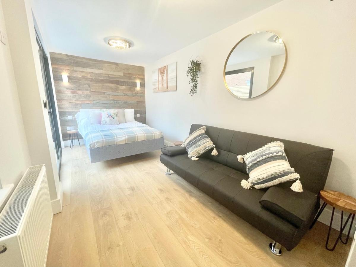 Cloud9 Guest House - By Coastline Retreats - Newly Renovated, Beautiful Ensuite Rooms Near Seafront In Town Centre, Netflix, Superfast Wifi, Communal Kitchen Bournemouth Bagian luar foto