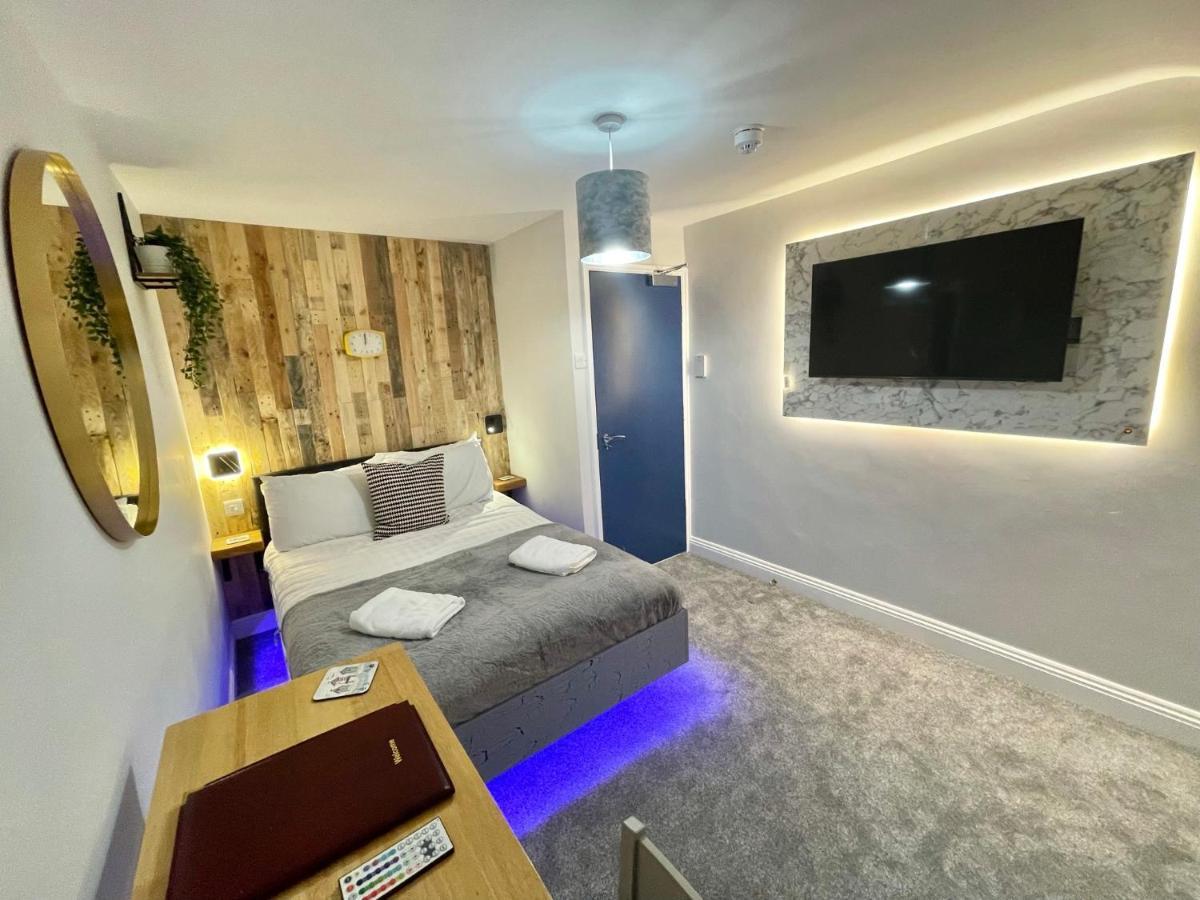 Cloud9 Guest House - By Coastline Retreats - Newly Renovated, Beautiful Ensuite Rooms Near Seafront In Town Centre, Netflix, Superfast Wifi, Communal Kitchen Bournemouth Bagian luar foto