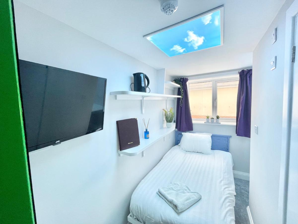 Cloud9 Guest House - By Coastline Retreats - Newly Renovated, Beautiful Ensuite Rooms Near Seafront In Town Centre, Netflix, Superfast Wifi, Communal Kitchen Bournemouth Bagian luar foto