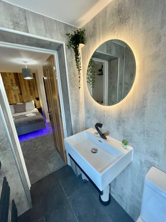 Cloud9 Guest House - By Coastline Retreats - Newly Renovated, Beautiful Ensuite Rooms Near Seafront In Town Centre, Netflix, Superfast Wifi, Communal Kitchen Bournemouth Bagian luar foto